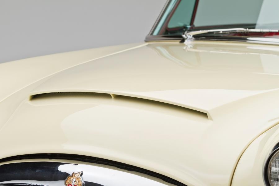  Packard Caribbean Convertible White 1953 года  (фото 9 из 19)